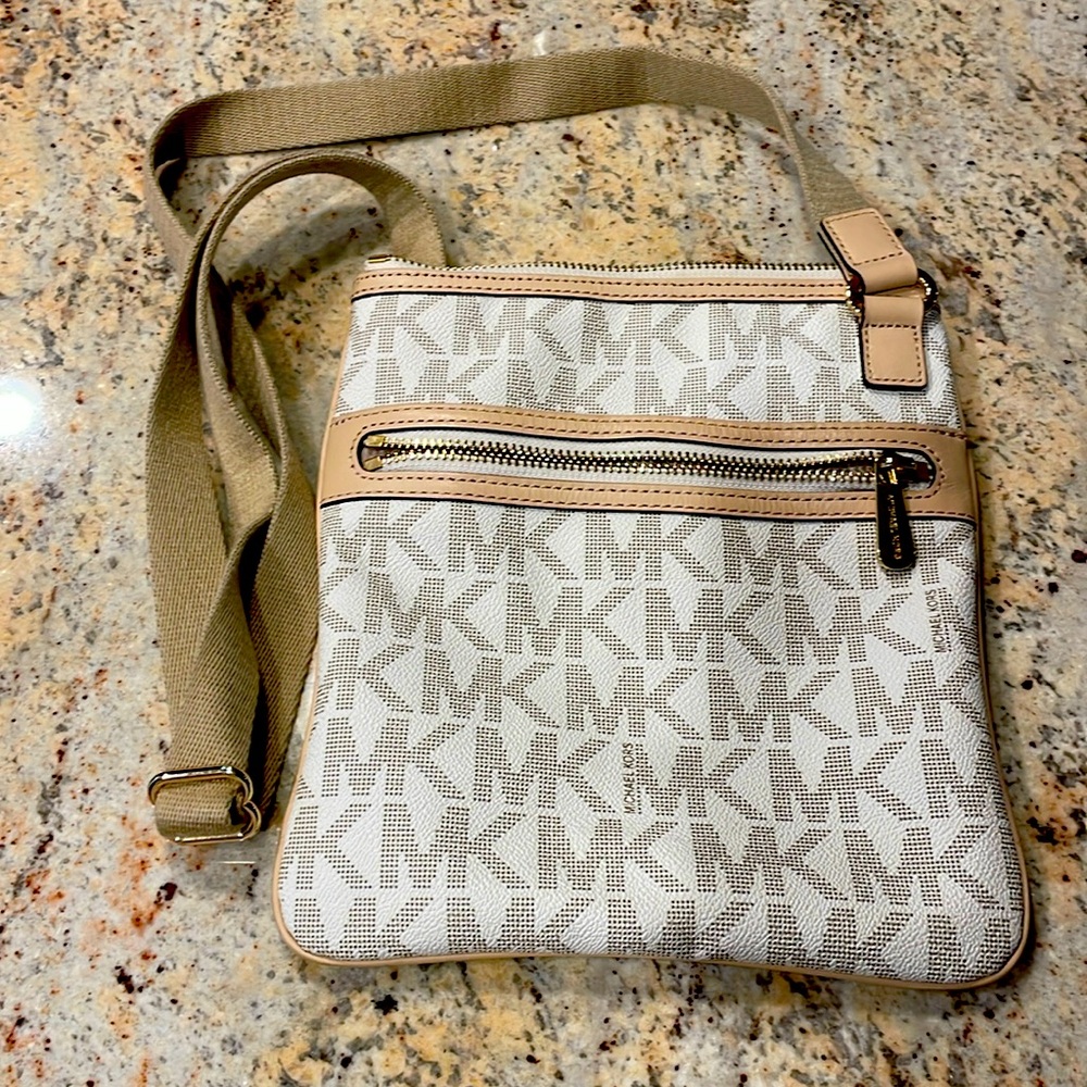 Excellent Condition Michael Kors crossbody bag